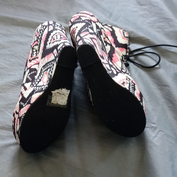 💥Host pick 🎉Patterned platform boots - Picture 6 of 6